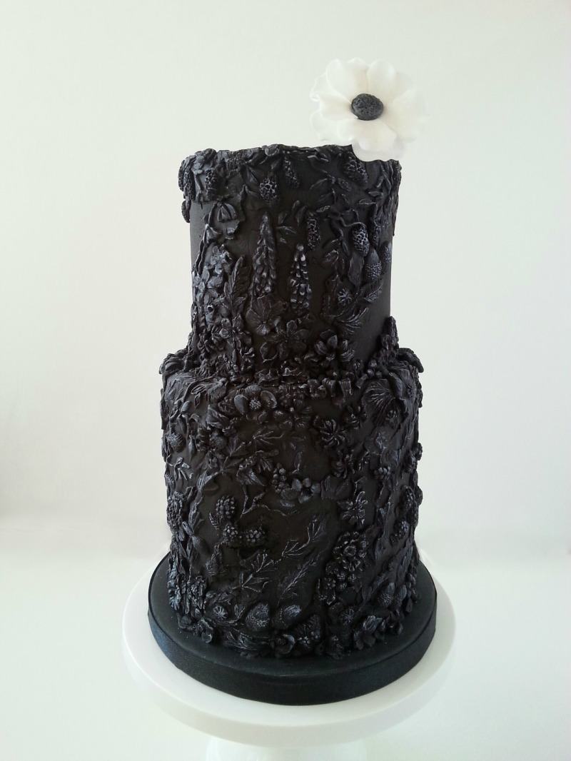 black_bas_relief_cake