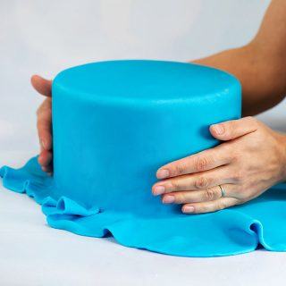 how to make fondant cake decorations