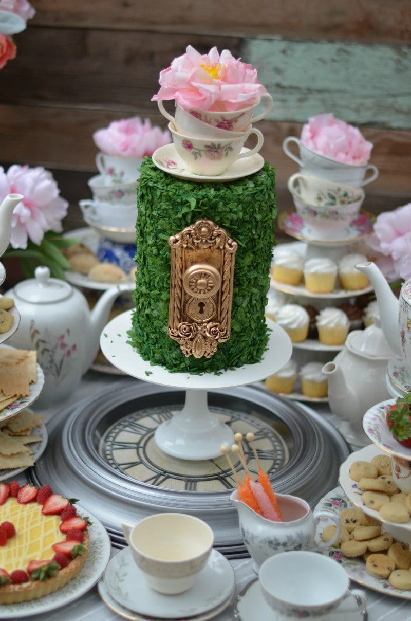 Alice in Wonderland Cake