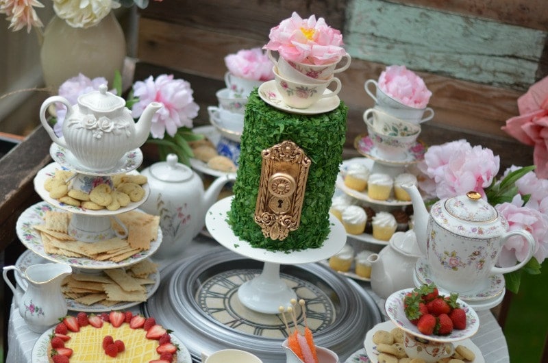 Alice in Wonderland Cake