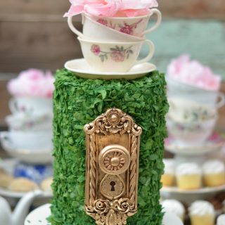 Alice in Wonderland Cake
