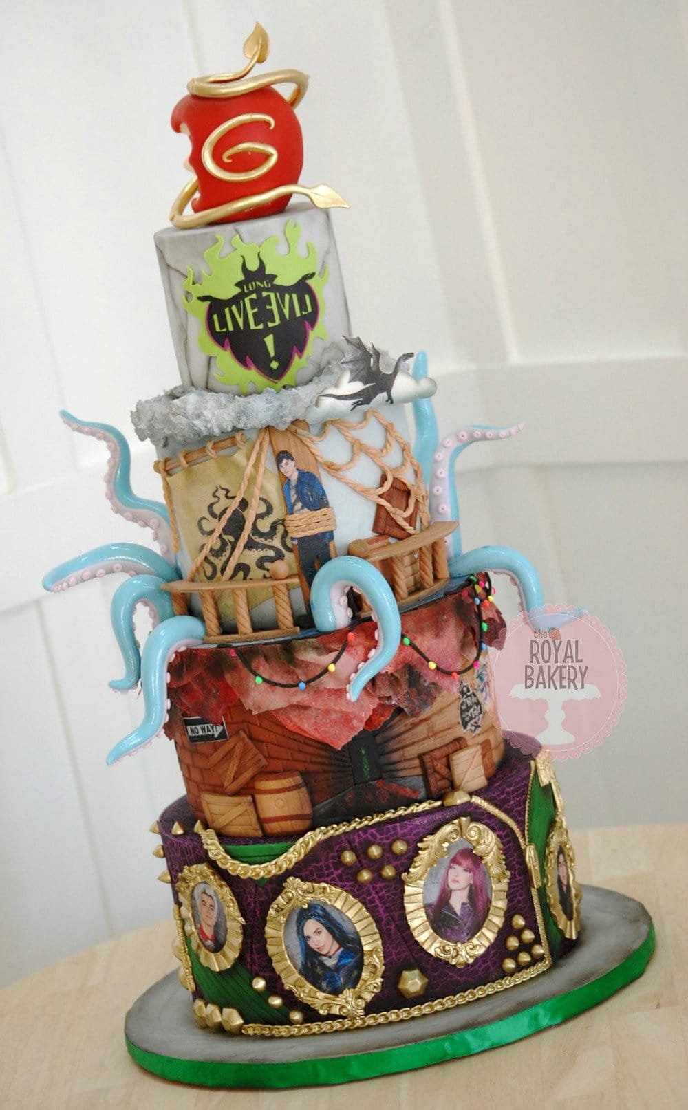 Descendants 2 Cake