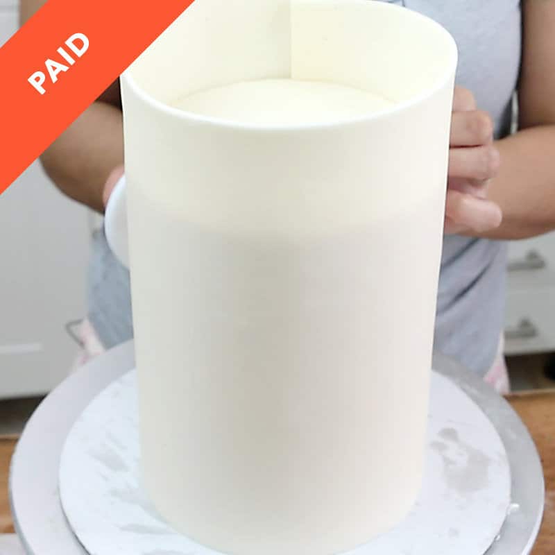 Paneling a cake in fondant