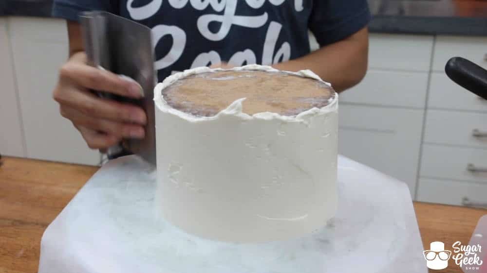 How to get straight sides on a cake