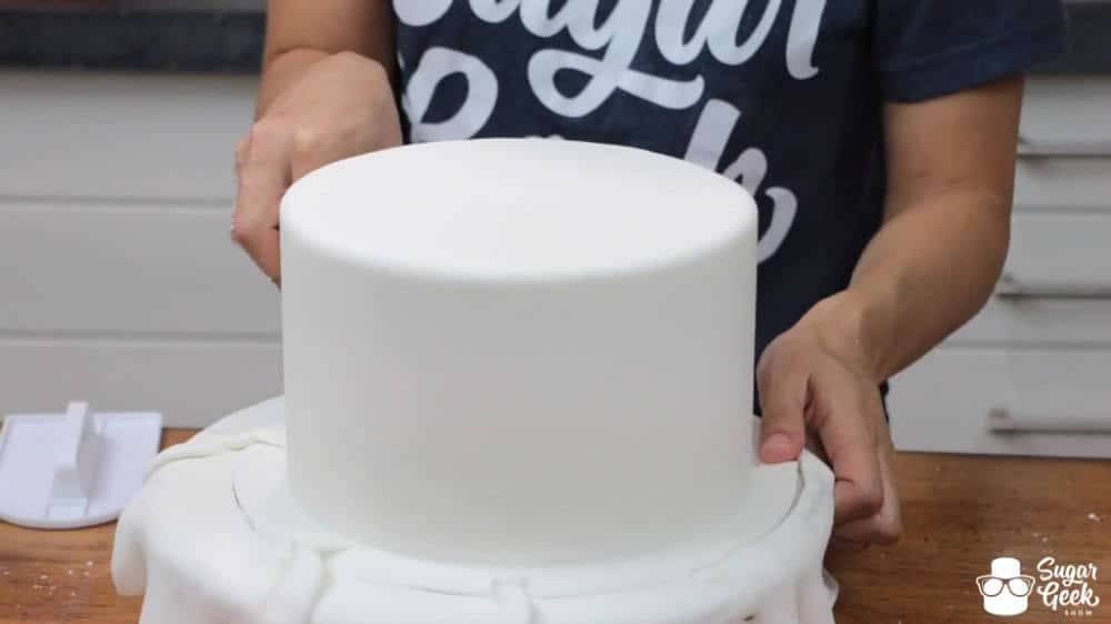 How to achieve sharp edges on cake with butter ganache