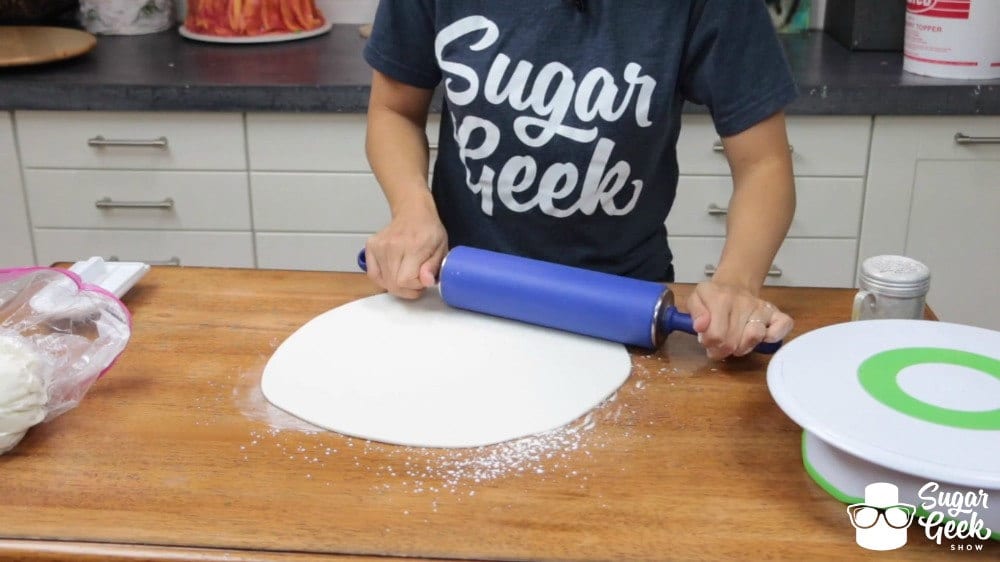 Cake Decorating Basics: Covering a Cake in Fondant – Sugar Geek Show