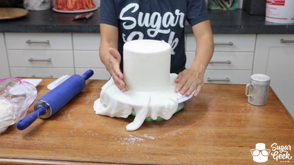 How to cover a cake in fondant