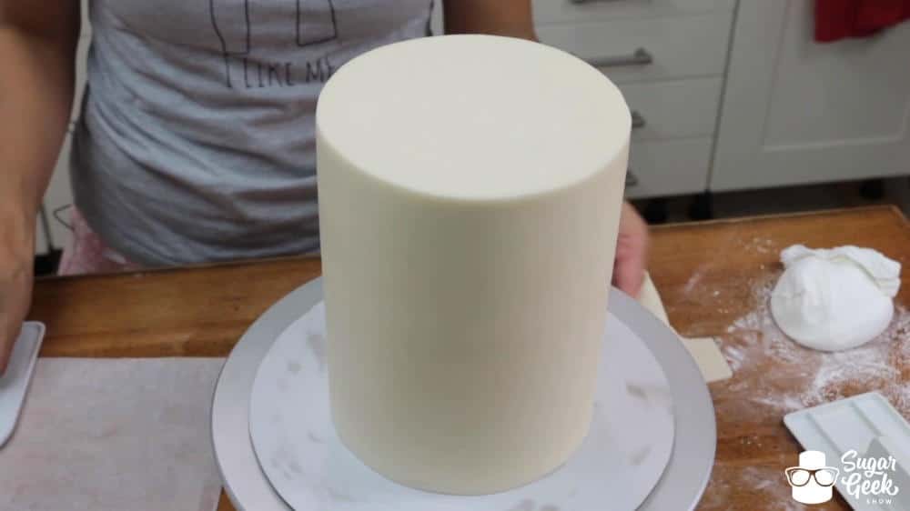 How to panel a cake in fondant
