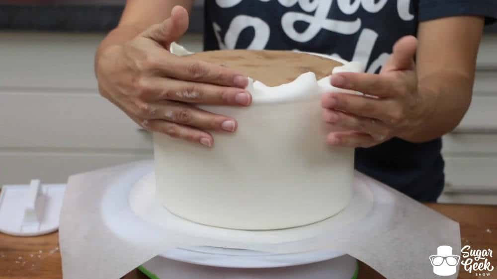 How to achieve sharp edges on cake with buttercream