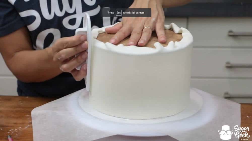 How to achieve sharp edges on cake with buttercream