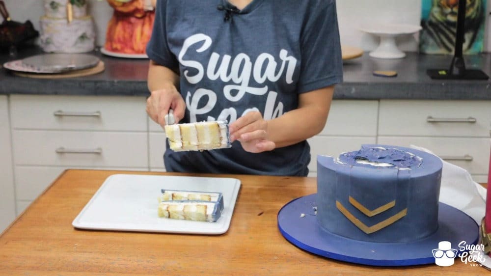 How to cut cakes