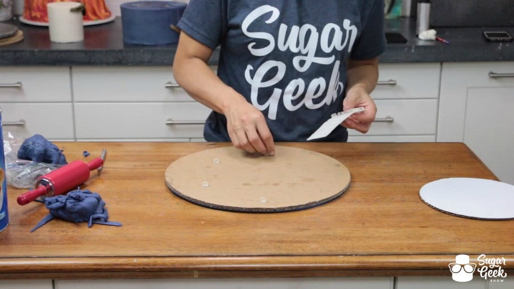 How to cover a cake board