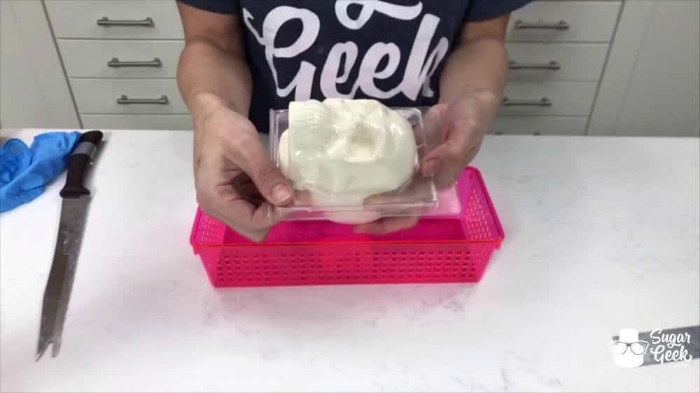 How to use a chocolate skull mold for bust cakes