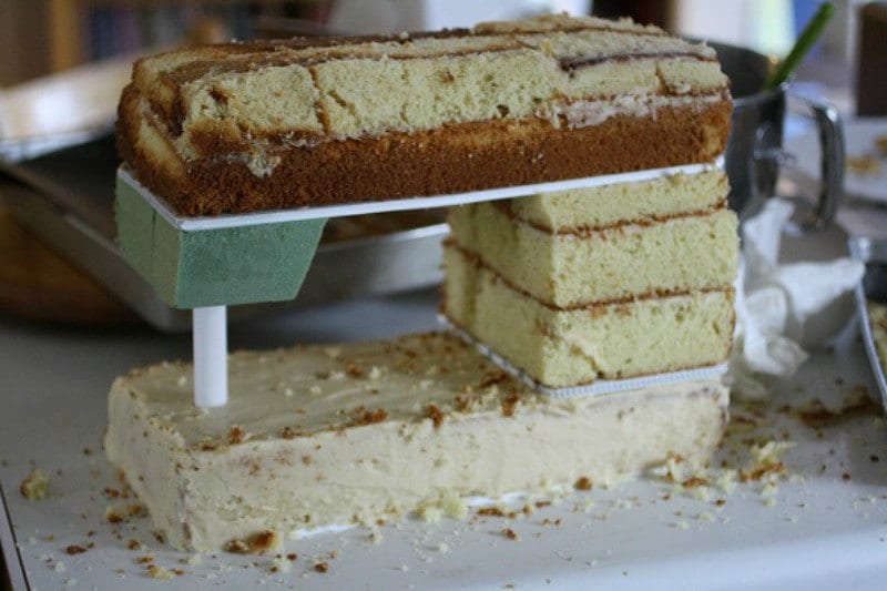 Sewing Machine Cake Structure