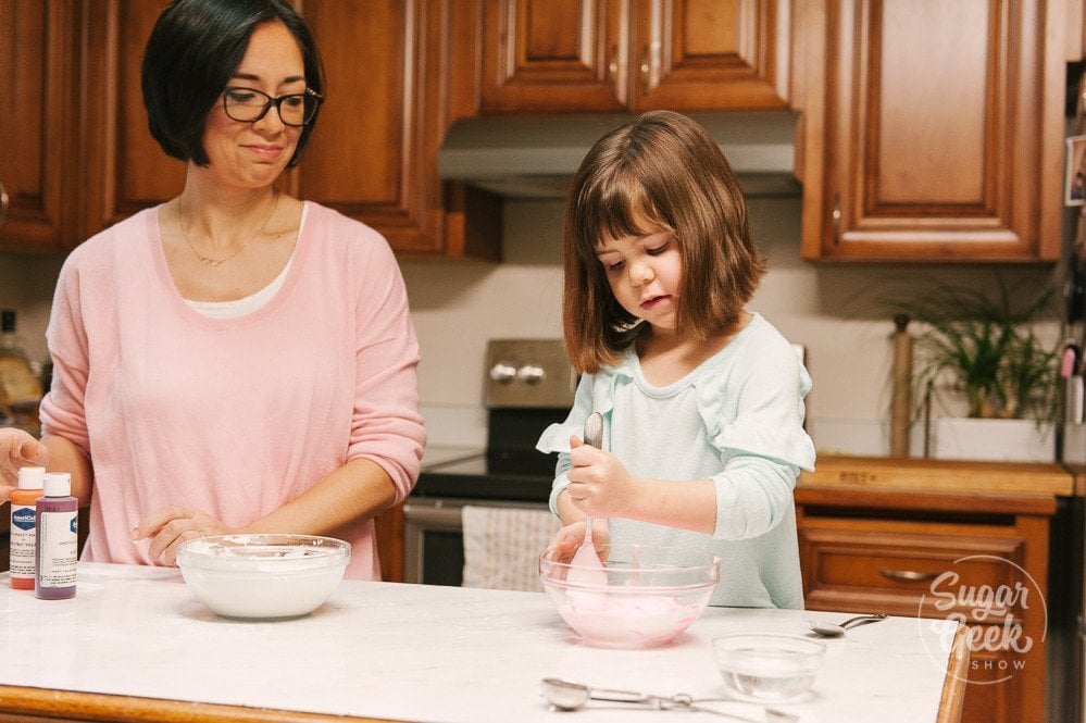 making royal icing for sugar cookies