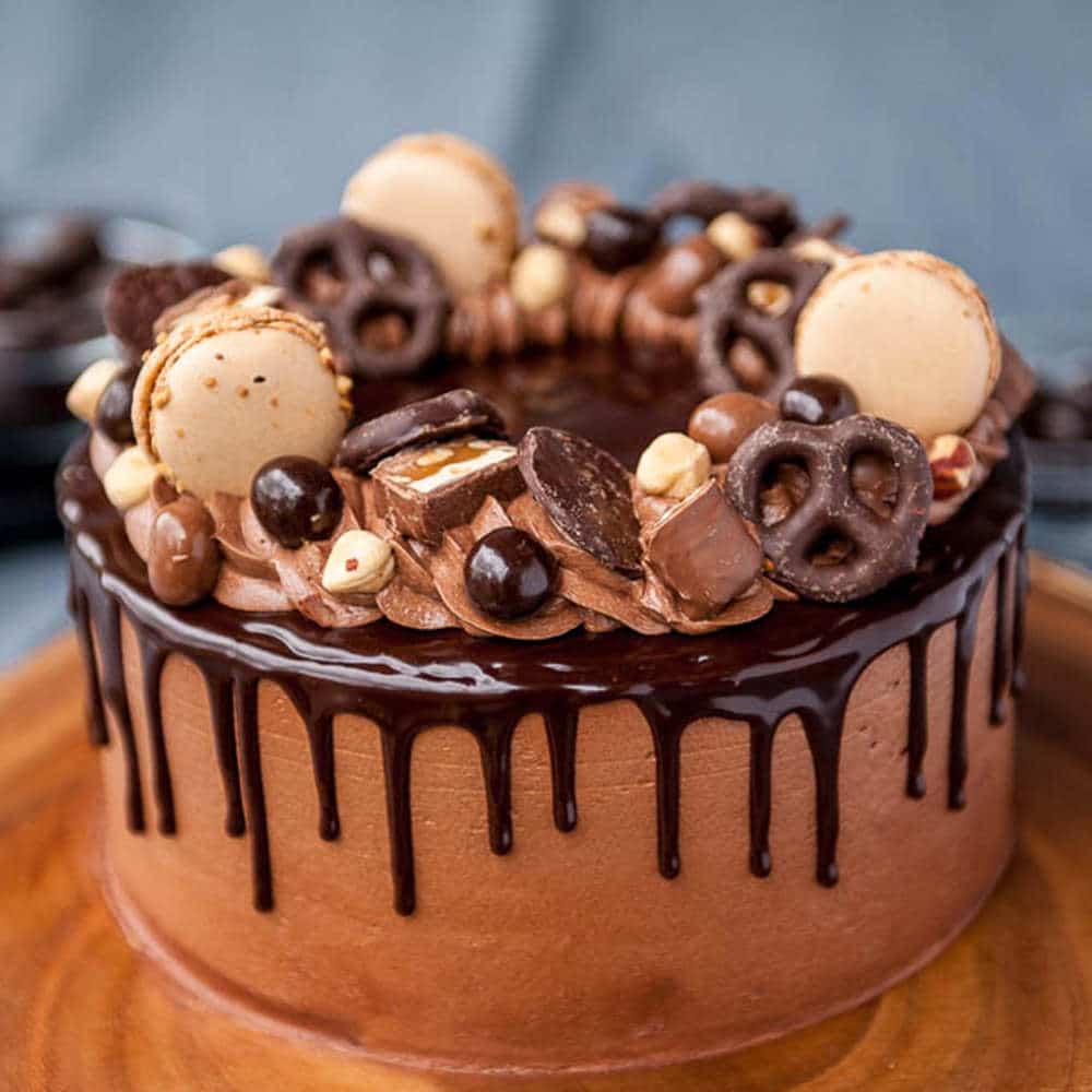 gâteau au chocolat facile avec goutte à goutte au chocolat