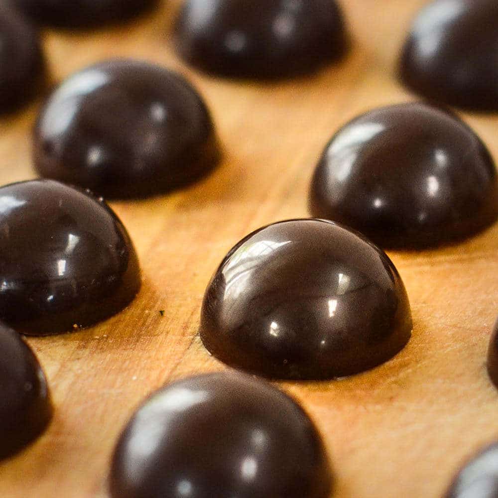 https://sugargeekshow.com/wp-content/uploads/2019/05/tempering-chocolate-featured.jpg