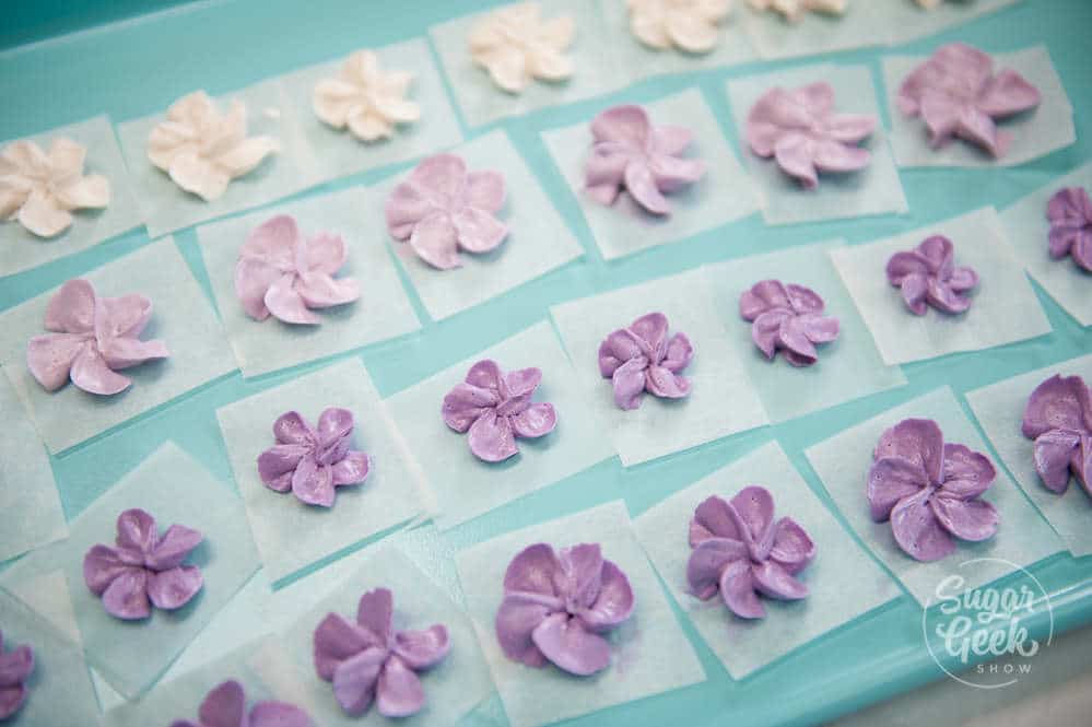 How to make flowers out of hot sale icing