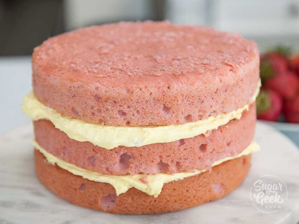 how to frost a strawberry layer cake