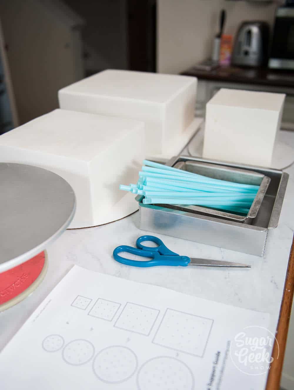 How to Use Wood Dowels in Stacked Cakes