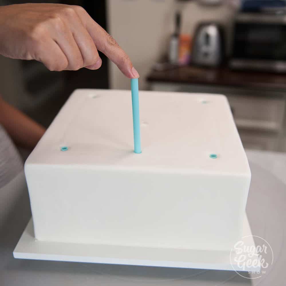 How To Central Dowel For Your Tall Cakes, Cake Tutorial