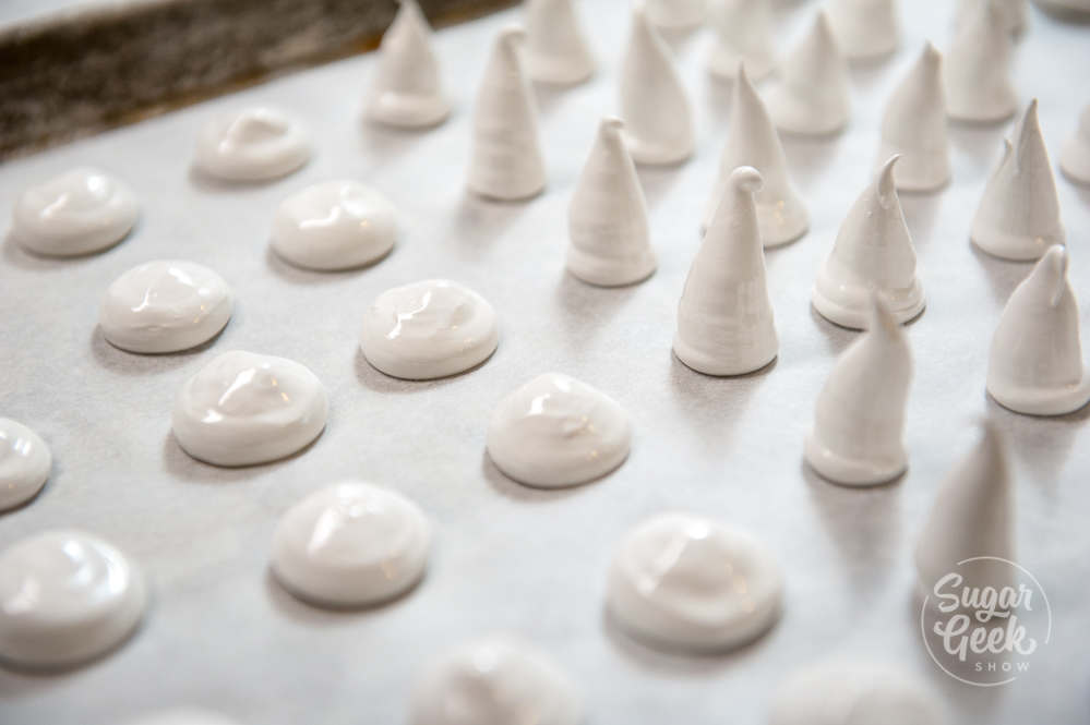 how to pipe meringue mushrooms