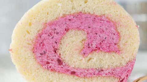 Roll Cake (Swiss Roll) Recipe + Tutorial