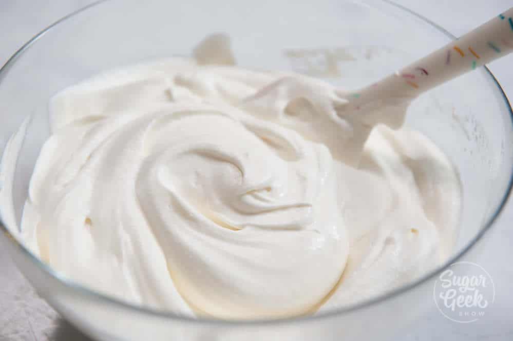 How To Make Smooth Whipped Cream Frosting?