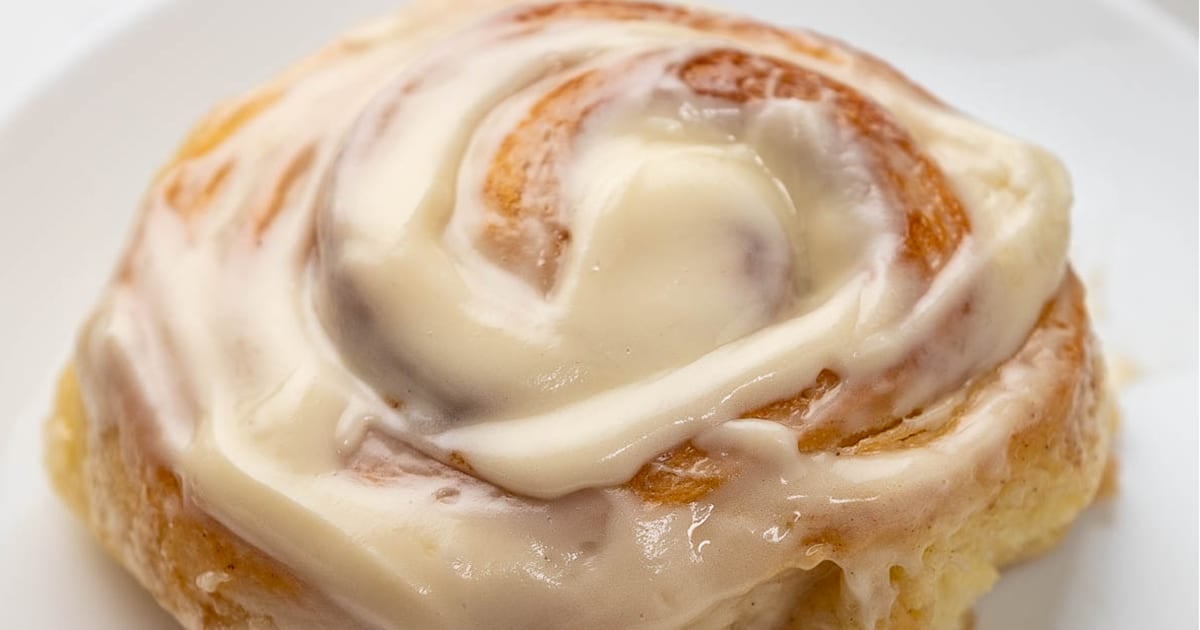 Soft cinnamon rolls recipe with cream cheese frosting