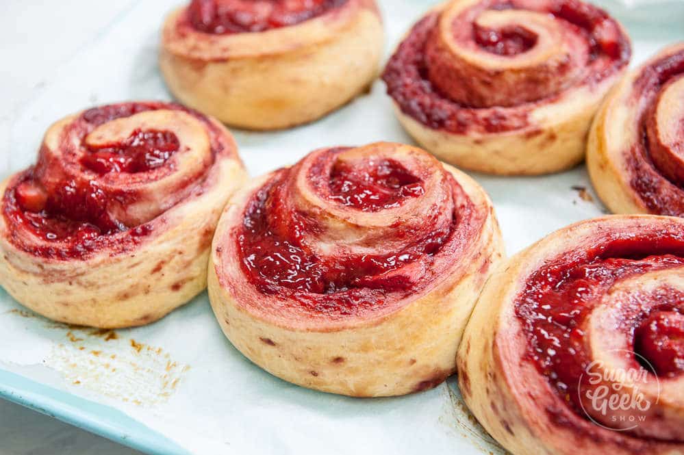 baked strawberry cinnamon rolls