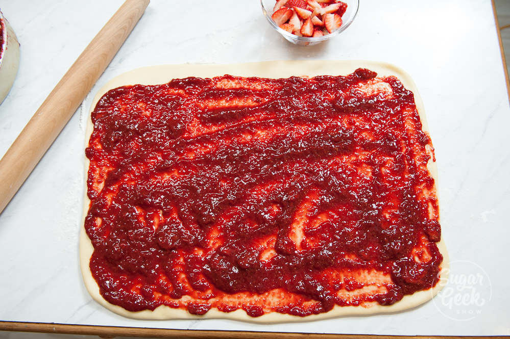 strawberry cinnamon rolls assembly