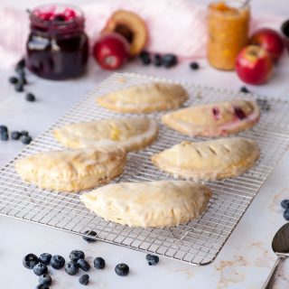 https://sugargeekshow.com/wp-content/uploads/2020/03/hand-pies-featured-320x320.jpg