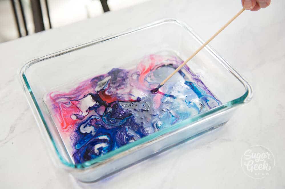swirling colors together to make kokakutou