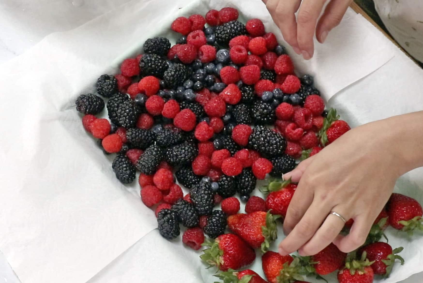 drying berries on paper towel