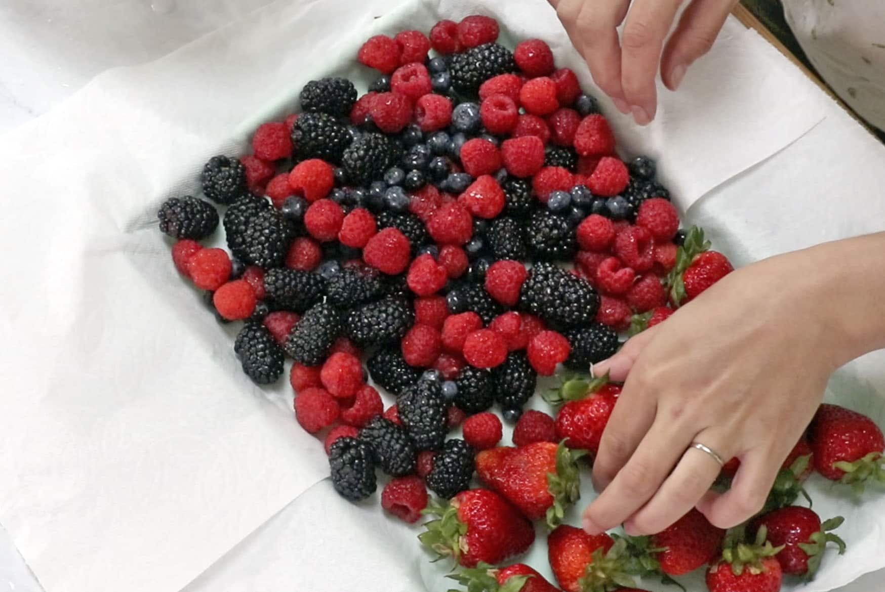 How to Use A Paper Towel to Keep Berries Fresh For Longer