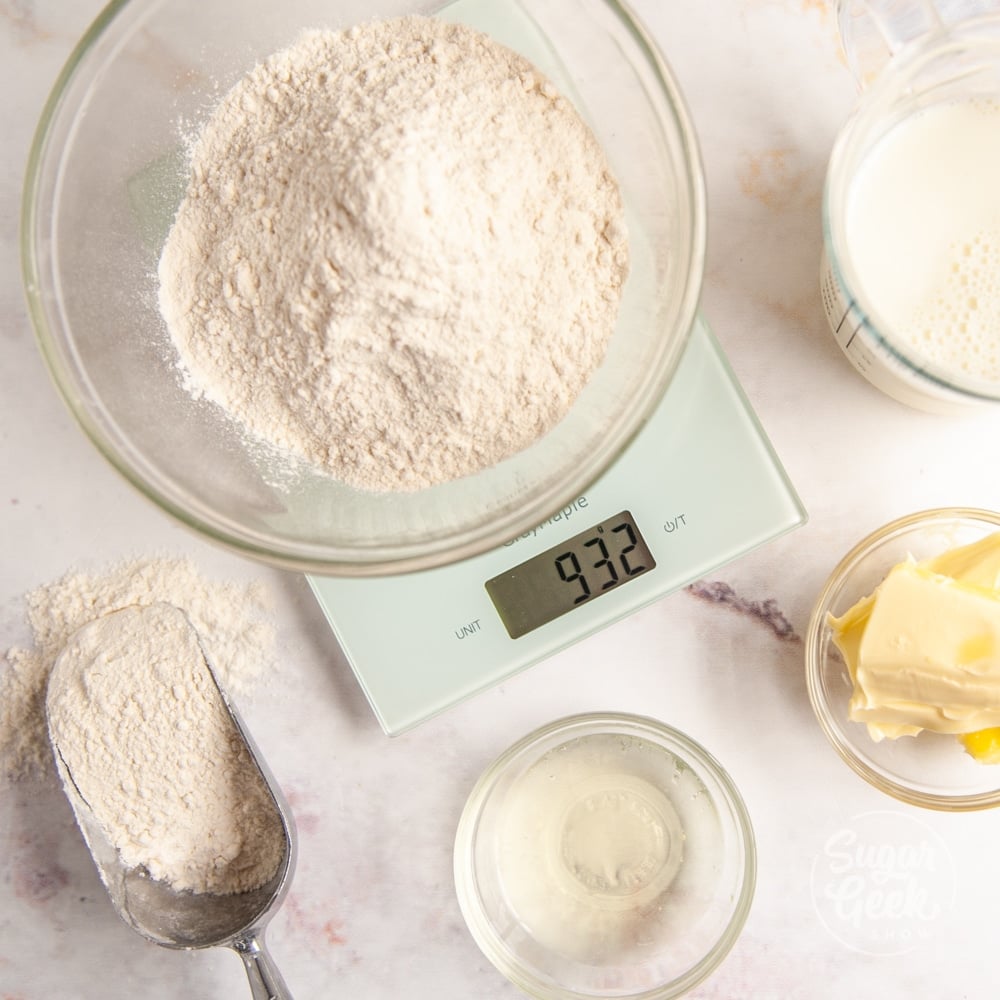 Flour on Digital Kitchen Scale with Cookie Ingredients for Baking on Wooden  Table Stock Image - Image of homemade, cooking: 268533355