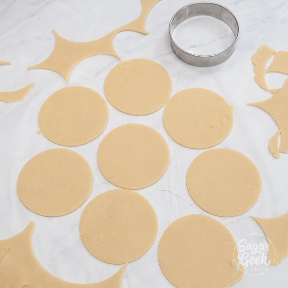 cutting 6" circles of pie dough