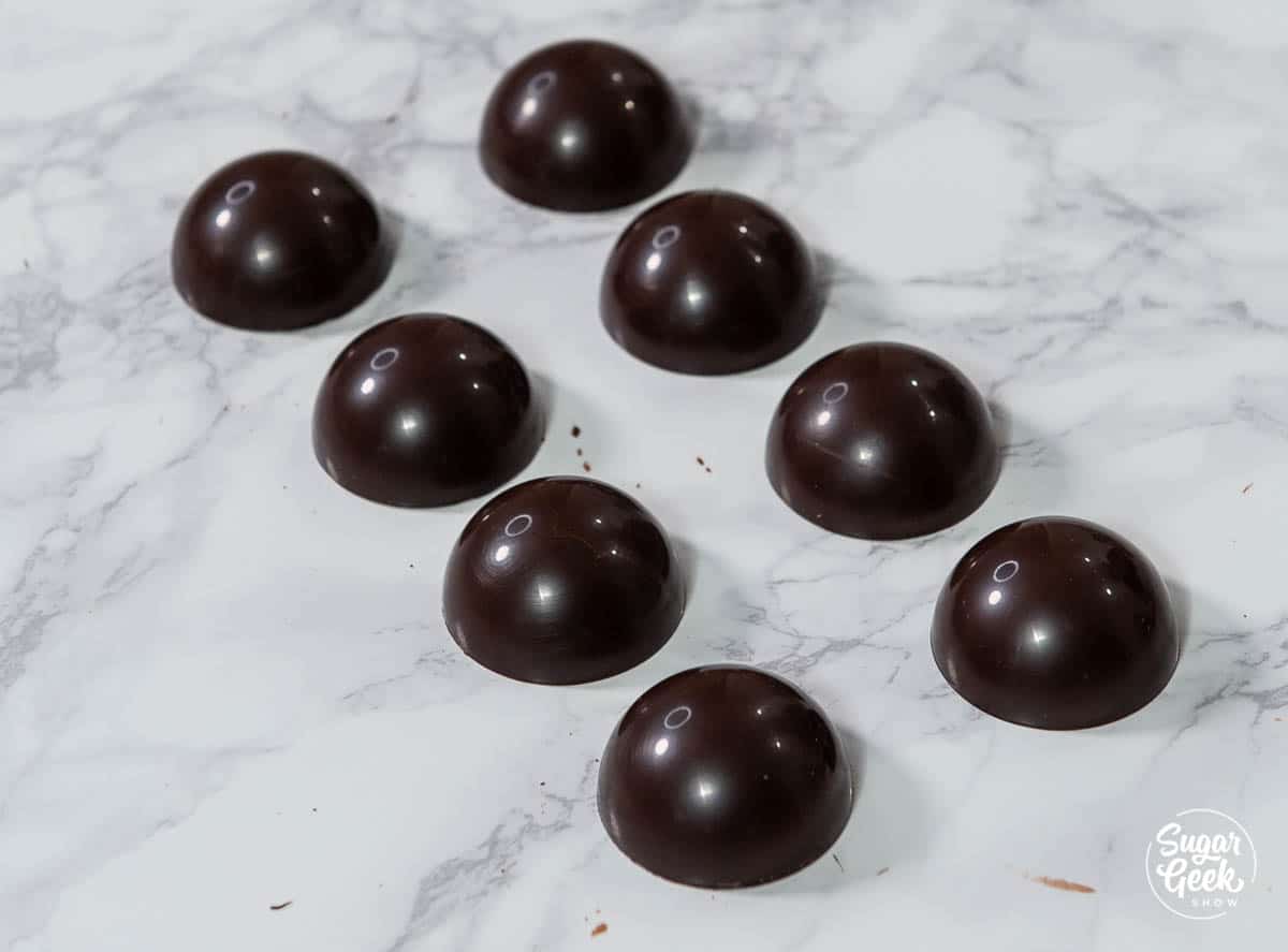 8 tempered chocolate half spheres
