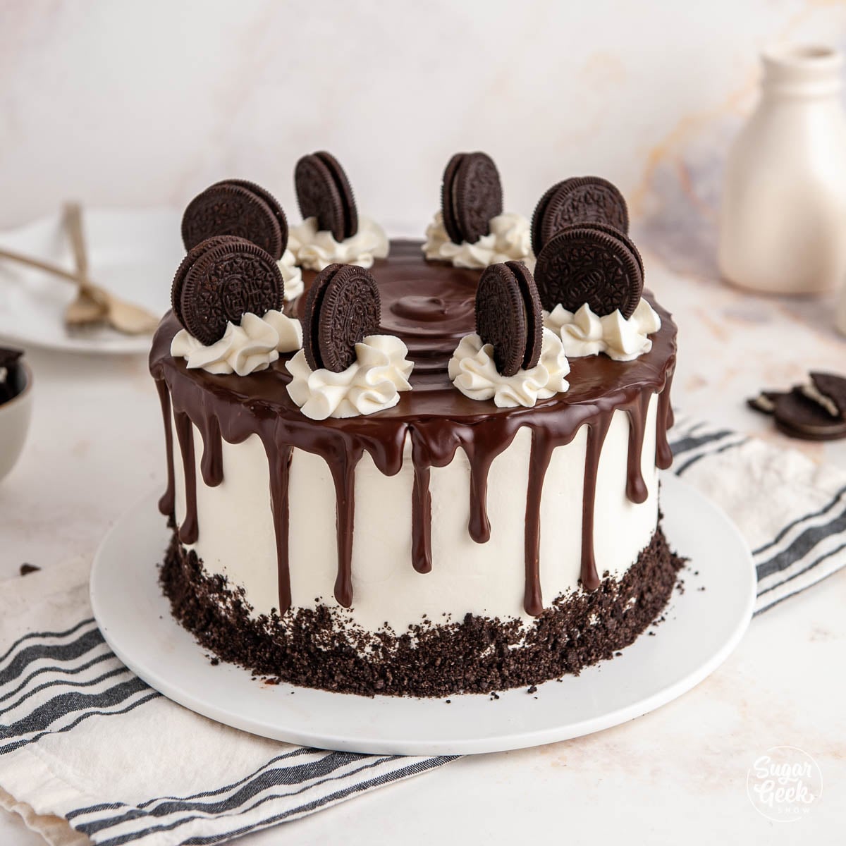 Oreo cake with a chocolate drip
