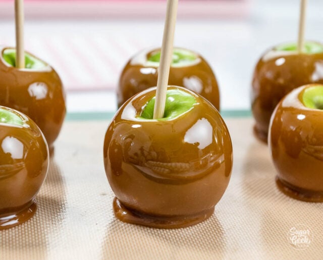 Easy Caramel Apples – Sugar Geek Show