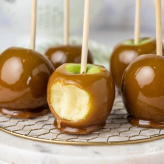 Easy Caramel Apples – Sugar Geek Show