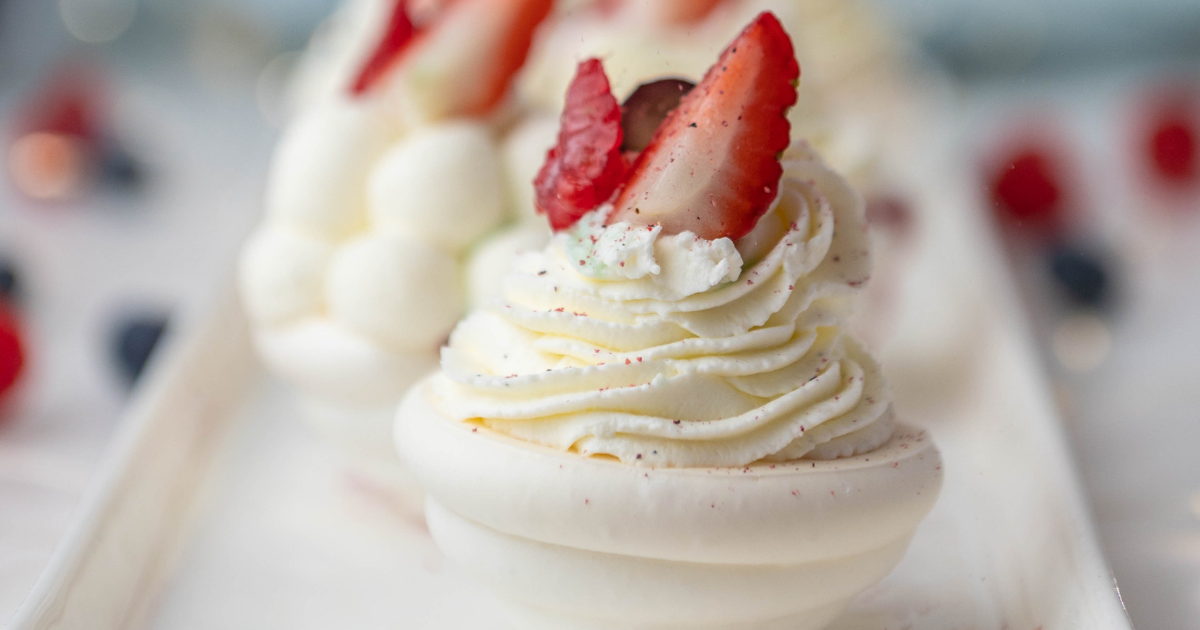 Mini Pavlova with Berry Chantilly Cream – Sugar Geek Show
