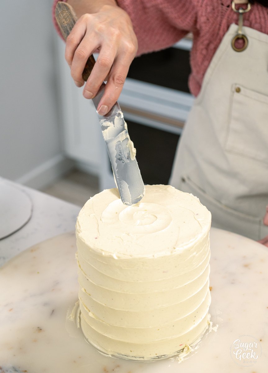 adding a rustic texture to buttercream with an offset spatula