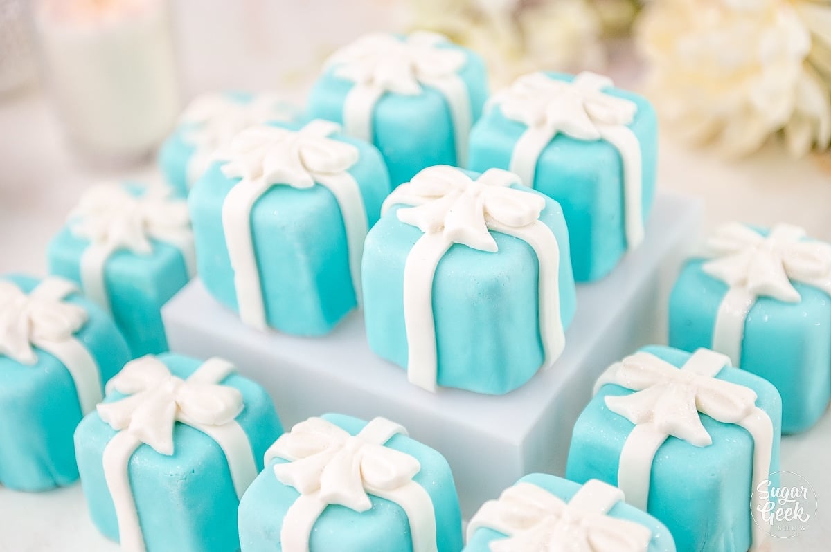 a group of mini cakes decorated to look like gift boxes