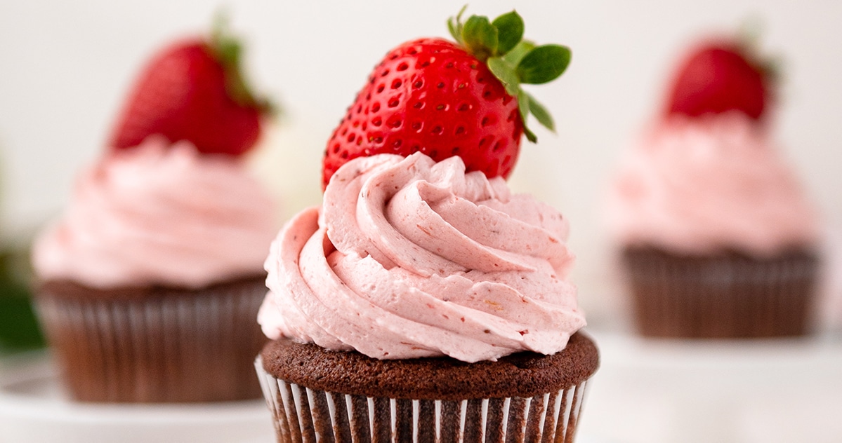 Fresh Strawberry Buttercream Frosting Recipe Sugar Geek Show