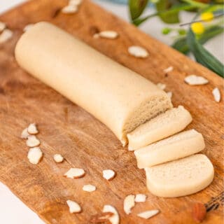 photo of finished marzipan log