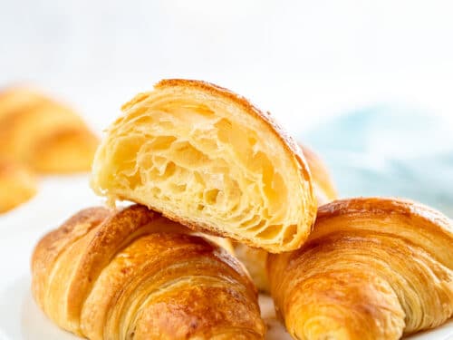 https://sugargeekshow.com/wp-content/uploads/2022/11/croissants_featured-500x375.jpg