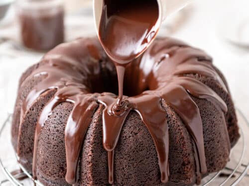 https://sugargeekshow.com/wp-content/uploads/2022/12/chocolate_bundt_cake_featured-1-of-3-500x375.jpg