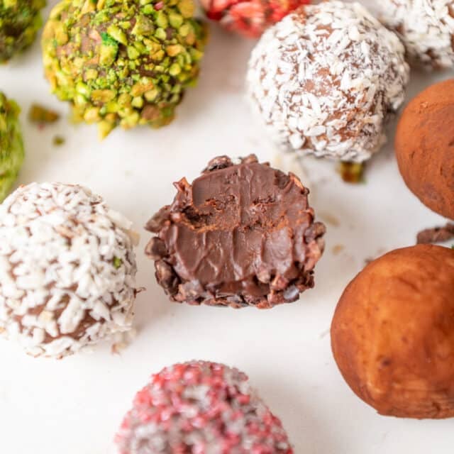 Easy Homemade Chocolate Truffles Recipe – Sugar Geek Show